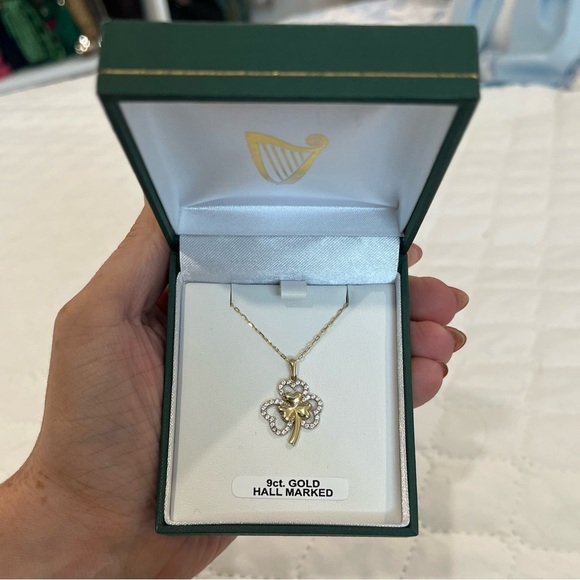 9ct Gold Shamrock Necklace - Picture 1 of 2